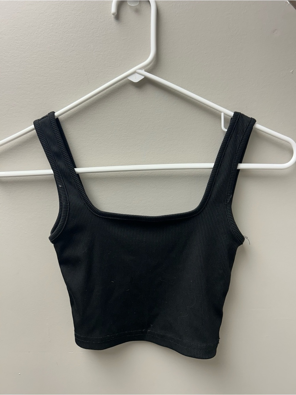 SHEIN Women’s Black Ribbed Cropped Tank Top